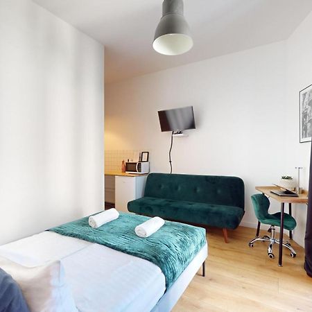 Family House Near The Market Square -Perfect For Family & Business Stays - Ksiecia Witolda Street 500 Steps To Market Square - 2 Bedrooms,2 Parking Places Wroclaw Bagian luar foto