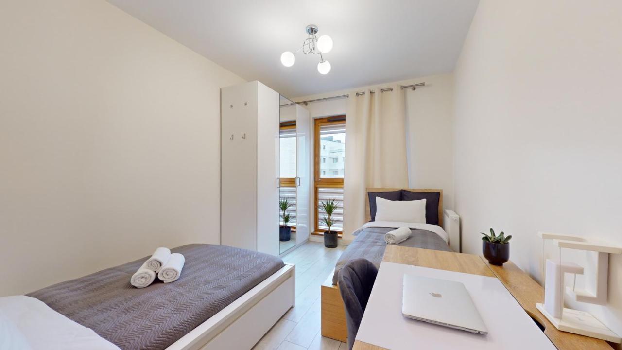 Family House Near The Market Square -Perfect For Family & Business Stays - Ksiecia Witolda Street 500 Steps To Market Square - 2 Bedrooms,2 Parking Places Wroclaw Bagian luar foto