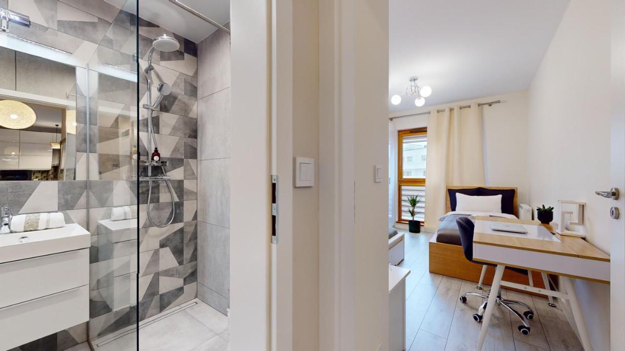 Family House Near The Market Square -Perfect For Family & Business Stays - Ksiecia Witolda Street 500 Steps To Market Square - 2 Bedrooms,2 Parking Places Wroclaw Bagian luar foto