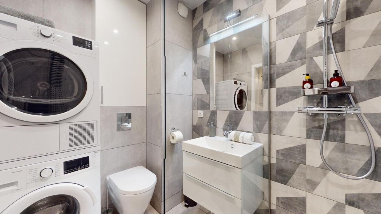 Family House Near The Market Square -Perfect For Family & Business Stays - Ksiecia Witolda Street 500 Steps To Market Square - 2 Bedrooms,2 Parking Places Wroclaw Bagian luar foto