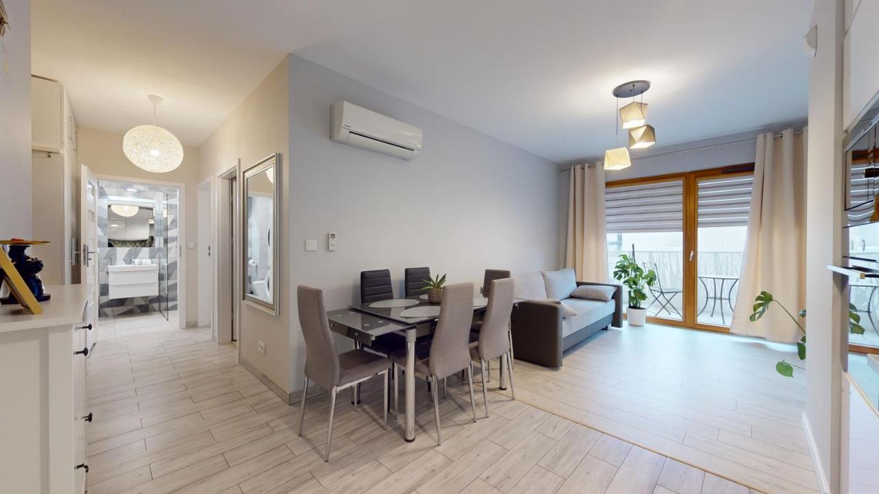 Family House Near The Market Square -Perfect For Family & Business Stays - Ksiecia Witolda Street 500 Steps To Market Square - 2 Bedrooms,2 Parking Places Wroclaw Bagian luar foto