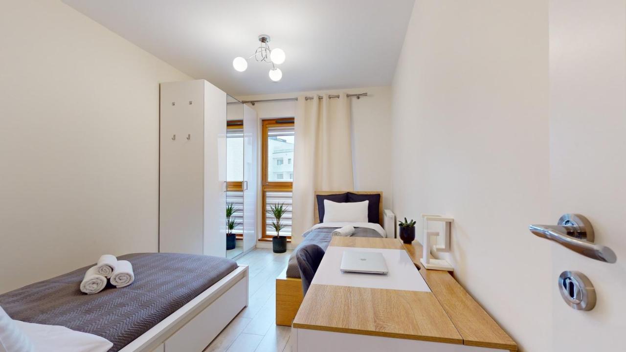 Family House Near The Market Square -Perfect For Family & Business Stays - Ksiecia Witolda Street 500 Steps To Market Square - 2 Bedrooms,2 Parking Places Wroclaw Bagian luar foto