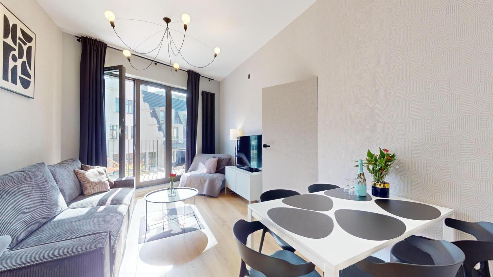 Family House Near The Market Square -Perfect For Family & Business Stays - Ksiecia Witolda Street 500 Steps To Market Square - 2 Bedrooms,2 Parking Places Wroclaw Bagian luar foto