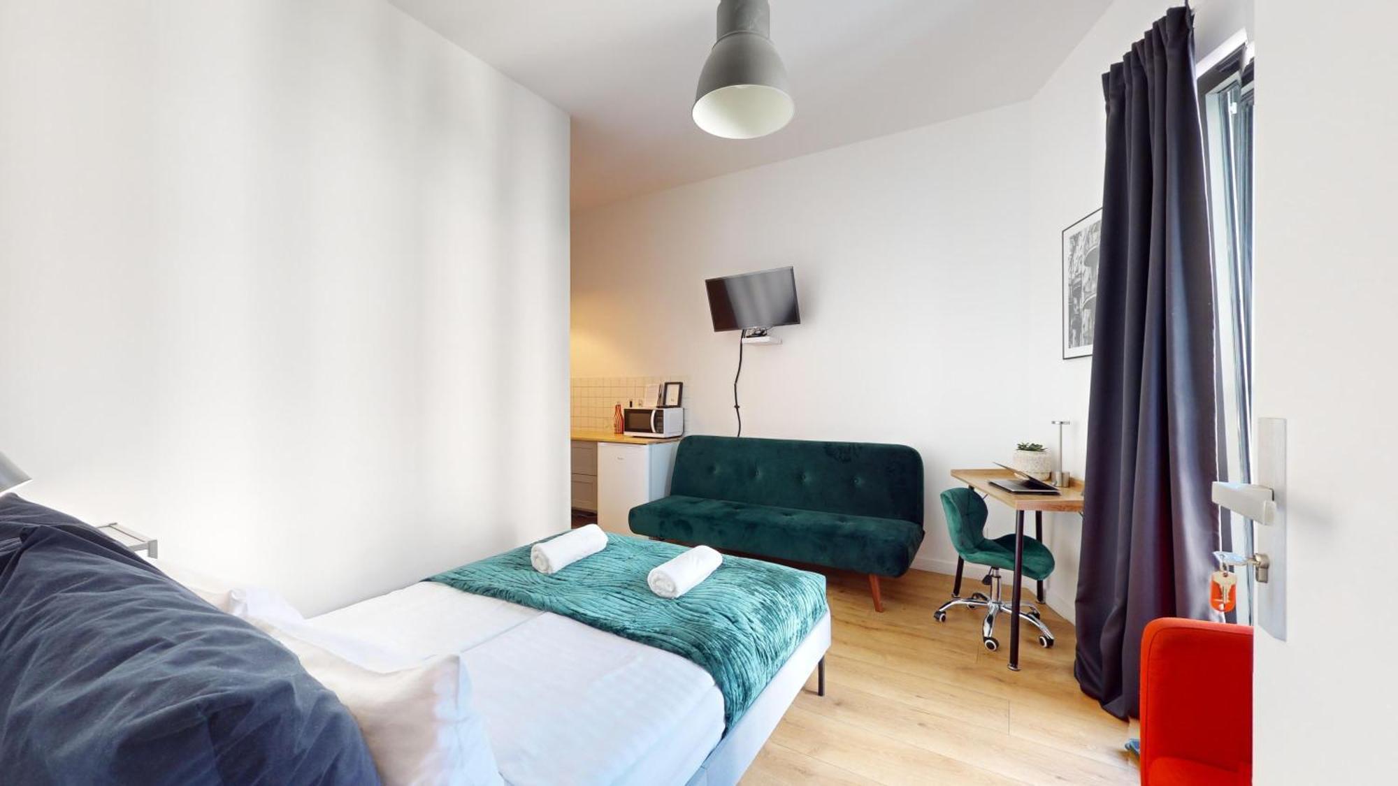 Family House Near The Market Square -Perfect For Family & Business Stays - Ksiecia Witolda Street 500 Steps To Market Square - 2 Bedrooms,2 Parking Places Wroclaw Bagian luar foto