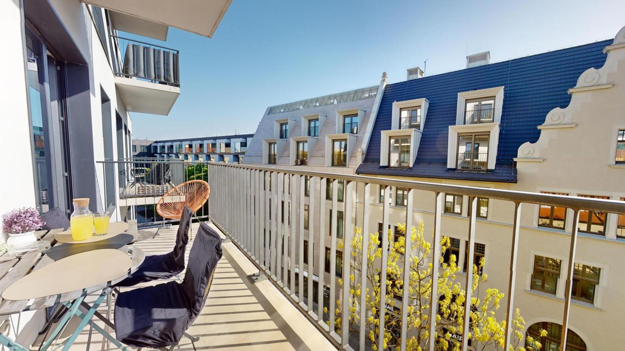 Family House Near The Market Square -Perfect For Family & Business Stays - Ksiecia Witolda Street 500 Steps To Market Square - 2 Bedrooms,2 Parking Places Wroclaw Bagian luar foto